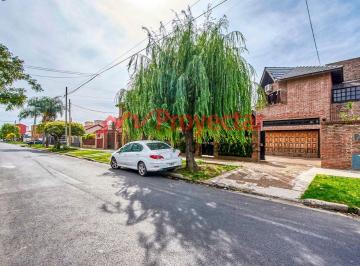 Casa de 4 ambientes, La Matanza · Casi 1.000 m² de Terreno Urbano Propio | Doble Lote | Casa, Parque y Piscina Exclusiva Ubicacion
