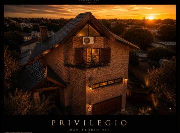 Casa de 4 ambientes, La Matanza · Casi 1.000 m² de Terreno Urbano Propio | Doble Lote | Casa, Parque y Piscina Exclusiva Ubicacion