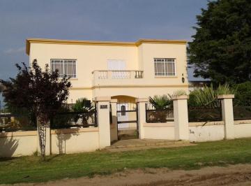 Casa de 6 ambientes, Navarro · Gran Casa Quinta con Piscina - Navarro