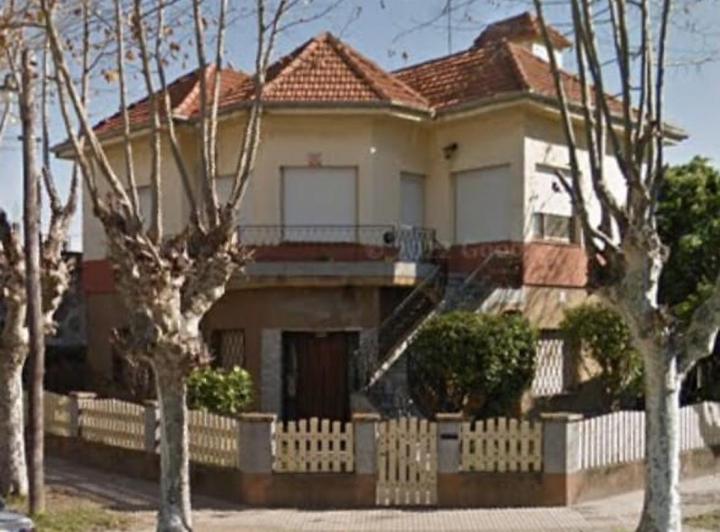 Casa · 200m² · 4 Ambientes · 1 Cochera