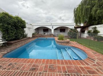 Casa · 256m² · 4 Ambientes · 2 Cocheras · Casa en Venta Bajo Palermo Excelente Ubicacion Pileta Patio