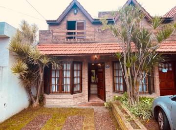Casa · 88m² · 3 Ambientes · 1 Cochera · Duplex en Alquiler: 3 Ambientes: Castelar Sur
