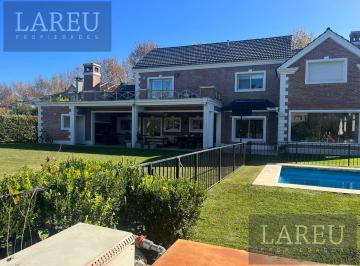 Casa · 290m² · 5 Ambientes · Casa en Venta con Renta, Ayres de Pilar