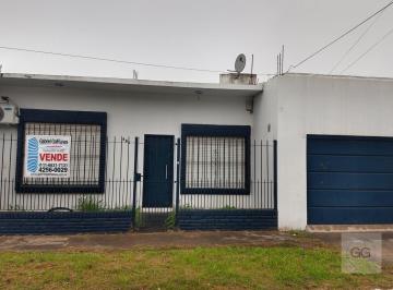 Casa · 70m² · 3 Ambientes · 1 Cochera · Vende Casa Americana 3 Amb C/garage - Berazategui –