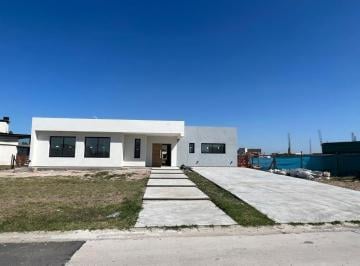FRS-FRS-424_2 · Casa 4 Ambientes. | Cáseres Al 1500