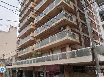 Departamento de 3 ambientes, Lomas de Zamora · Amplio Departamento 3 Ambientes con Cochera y Baulera