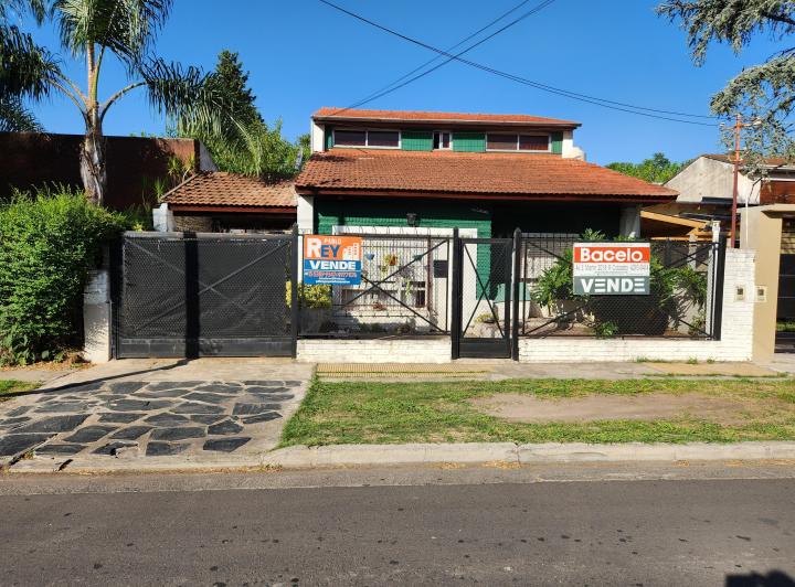 Casa · 100m² · 5 Ambientes · 2 Cocheras