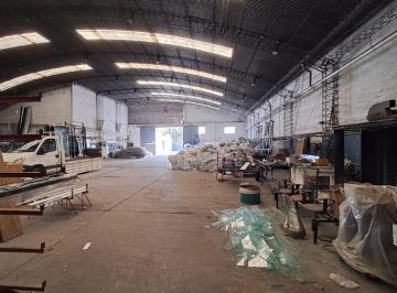 Bodega-Galpón · 1332m² · En Venta Galpon Parabolico con Cocheras Excelente Ubicacion