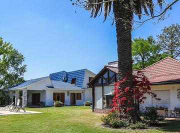 Casa · 317m² · 5 Ambientes · Casa 3 Dorm. con Amplio Terreno - Ruta 9 y Punta del Este - Funes | Venta