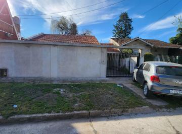 Casa de 3 ambientes, Almirante Brown · Chalet en Venta en Adrogue en Buena Ubicación (Retasado!)