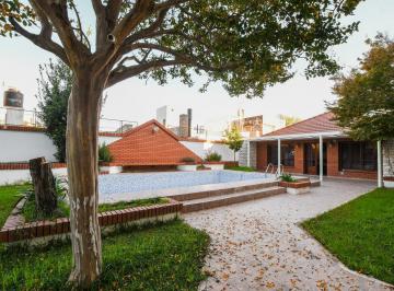 Casa · 343m² · 7 Ambientes · 2 Cocheras · Casa 5 Dorm., Jardín, Pileta - Bv. Rondeau 1200 - Alberdi, Rosario | Venta