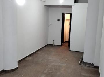 Local comercial · 28m² · Local Al Frente con Vidriera - No Tiraje