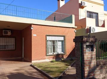 Casa · 173m² · 5 Ambientes · 1 Cochera · Venta - Casa - 5 Amb - Hurlingham