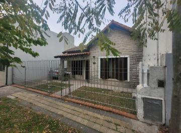 Casa · 182m² · 5 Ambientes · 3 Cocheras · Casa en Tolosa