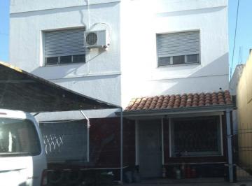 Casa de 8 ambientes, General San Martín · Casa Multifamiliar en Jose Leo Suarez