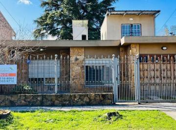 Casa de 4 ambientes, Berazategui · Casa 4 Ambientes con Parque en Venta - Berazategui ¡Permuta!