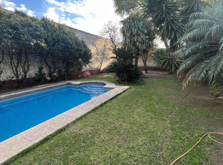 Terreno · 690m² · 6 Ambientes