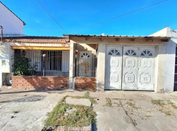 Casa · 68m² · 3 Ambientes · 1 Cochera · Casa