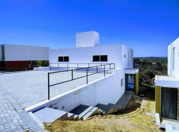 Casa · 115m² · 5 Ambientes · 2 Cocheras · Duplex a Estrenar 3 Dor en Housing Villa Allende