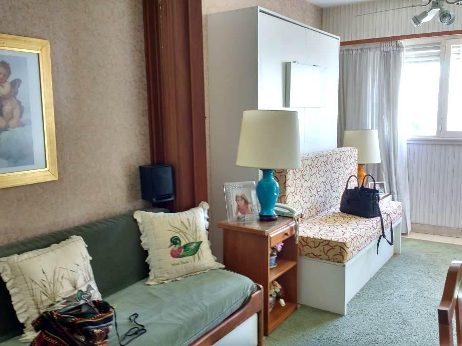 Comodo departamento de un ambiente y medio con cocina y baño, totalmente amueblado