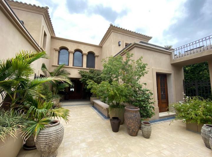 Casa · 520m² · 6 Ambientes