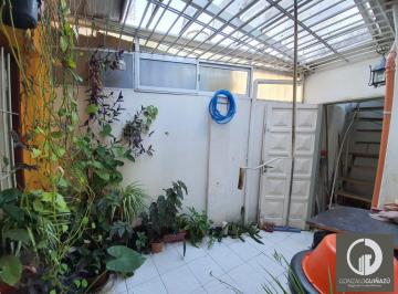Departamento · 62m² · 3 Ambientes · Departamento de Pasillo en Venta de 2 Dorm. Republica de La Sexta Centro