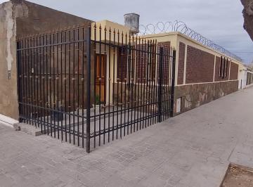 Casa de 9 ambientes, Las Heras · Zeballos Vende Casa Esquina en Venta B Módica de Las Heras.