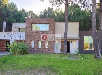 Casa · 356m² · 6 Ambientes · 2 Cocheras · Casa Moderna Pinamar Norte