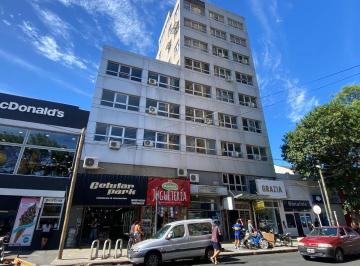 YAR-YA1-22921_2 · Local. | Av Urquiza 4771