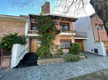 Casa · 192m² · 4 Ambientes · 1 Cochera · Casa en Lomas de Zamora Este