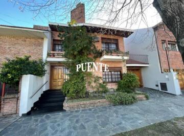 Casa · 192m² · 4 Ambientes · 1 Cochera · Casa en Lomas de Zamora Este