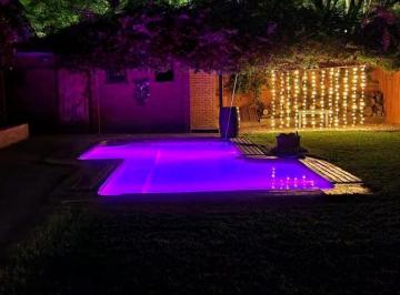 Casa · 230m² · 6 Ambientes · 2 Cocheras · Casa en Temperley Este