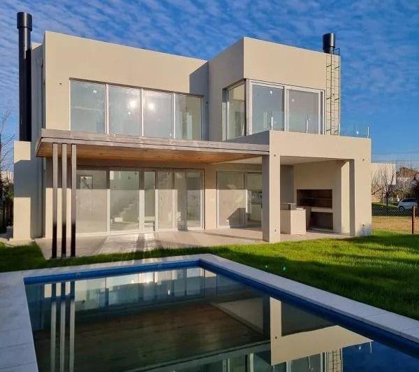 Casa · 465m² · 5 Ambientes · 4 Cocheras