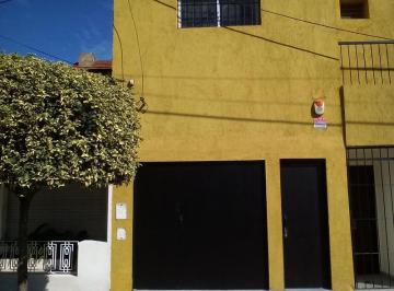 Casa · 60m² · 3 Ambientes · 1 Cochera · Venta Casa Reciclada de 2 Dorm. con Cochera en Rosario - Azcuénaga