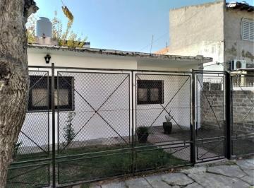 Casa de 4 ambientes, La Matanza · Casa con 220 m² en Alquiler en Villa Luzuriaga, 3 Dorm.