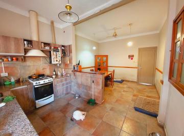 Casa · 94m² · 3 Ambientes · 1 Cochera · Felipe More 900, Casa de Frente, Dos Dorm..