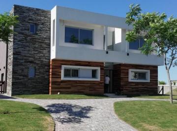 Casa · 305m² · 7 Ambientes · Espectacular Casa Al Agua en Vistas, Puertos