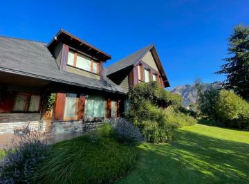 Casa · 308m² · 6 Ambientes · 1 Cochera · Impecable Casa en Arelauquen Sobre Golf - Bariloche