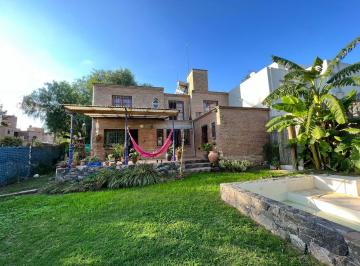 Casa de 4 ambientes, Córdoba · Apto Crédito. Venta. Casa de 3 Dorm. en Villa Rivera Indarte. con Pileta