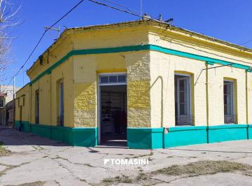 Local comercial · 210m² · 2 Ambientes · Local en Esquina con Gran Potencial Comercial – Maipú