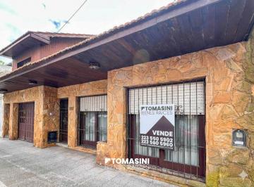 Casa · 158m² · 4 Ambientes · 1 Cochera · Chalet Cuatro Ambientes