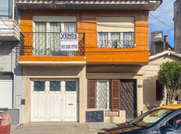 Casa · 140m² · 3 Ambientes · 1 Cochera · Casa de Tres Ambientes Mas Departamento de Dos Ambientes