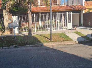 Casa · 200m² · 4 Ambientes · 2 Cocheras · Casa en Venta