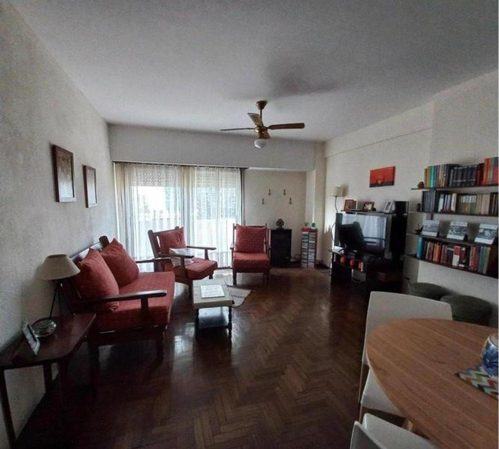 Depto 3 amb, 65m² con balcón a la calle — 9 de Julio