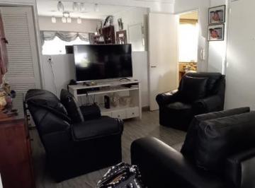 Departamento · 70m² · 4 Ambientes · Alquiler - Piso 4 Ambientes Quilmes Centro.