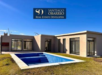 Casa · 137m² · 4 Ambientes · 2 Cocheras · Venta Medal Casa a Estrenar, Oportunidad, Sobre Lote Interno