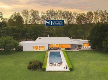 Casa · 300m² · 5 Ambientes · Espectacular Casa Moderna en Venta, 6 Ambientes en La Colina Golf & Polo de Lujan