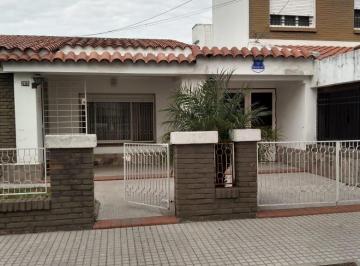 Casa de 3 ambientes, Rosario · Venta Casa 2 Dorm. con Cochera - Garay 2600