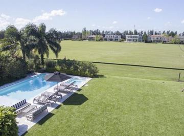 Casa · 450m² · 4 Ambientes · 4 Cocheras · Tortugas Country Club Gran Casa Vista Cancha de Polo Equipad