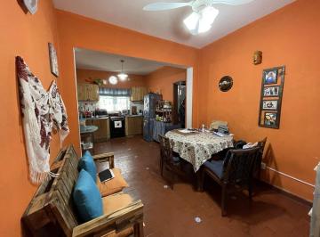 Casa · 84m² · 3 Ambientes · 1 Cochera · Casa Tres Ambientes con Cochera y Patio Interno